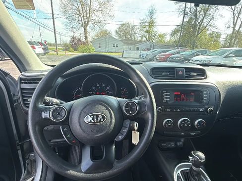 Used 2015 Kia Soul FWD image 12