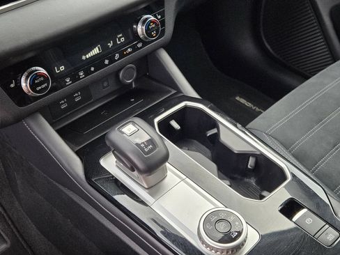 Used 2025 Mitsubishi Outlander AWD image 30