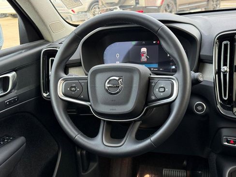 Certified 2025 Volvo XC40 B5 Core image 13