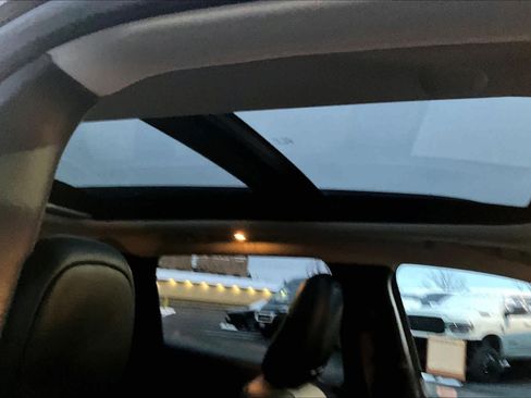 Used 2022 Jeep Cherokee Latitude Lux w/ Sun & Sound Group image 31