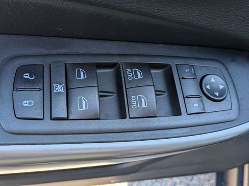 Certified 2022 Jeep Cherokee Limited AWD/4WD image 14