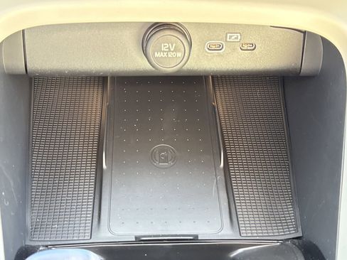 New 2026 Volvo XC40 B5 Ultra w/ Protection Package Premier image 29