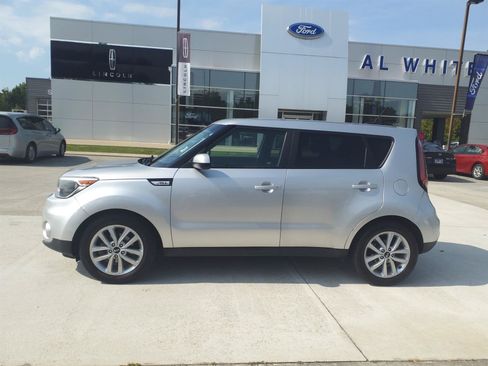 Used 2018 Kia Soul + FWD image 2