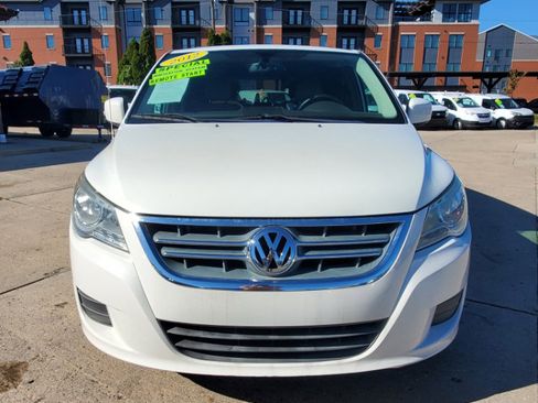 Used 2012 Volkswagen Routan SEL image 2