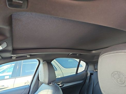 Used 2024 Alfa Romeo Stelvio Ti image 8