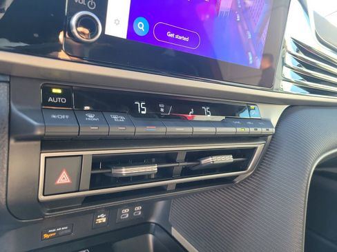 Used 2025 Toyota Camry SE image 21