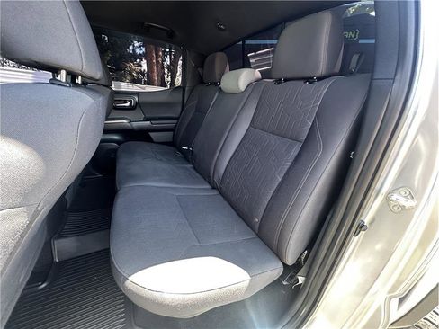 Used 2017 Toyota Tacoma TRD Off-Road AWD/4WD image 16
