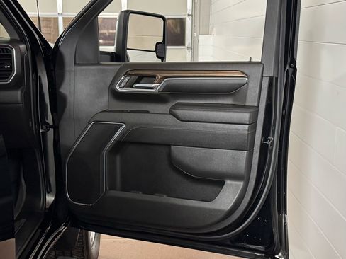 Used 2024 Chevrolet Silverado 2500 LT w/ Convenience Package image 40