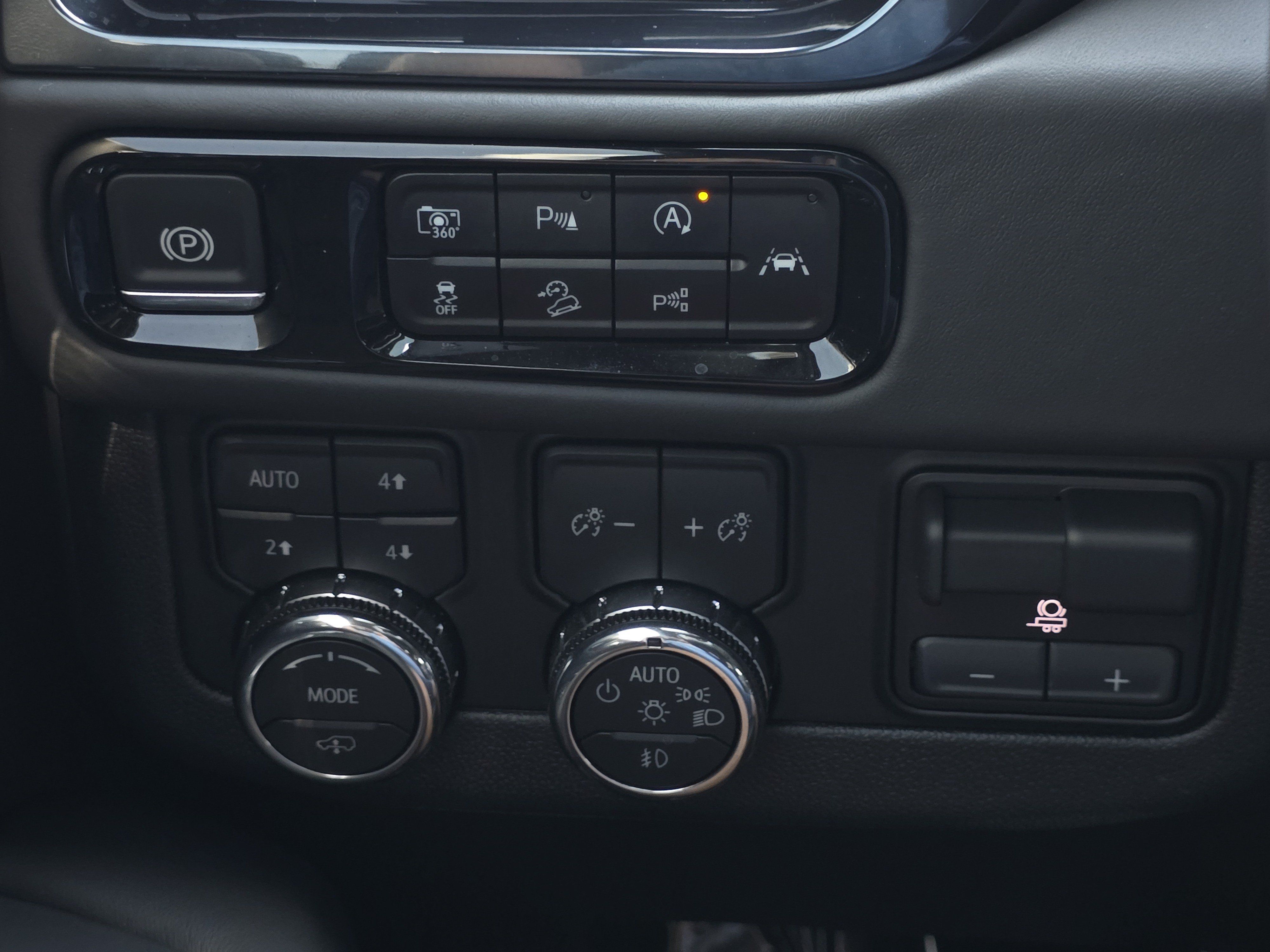 Used 2025 GMC Yukon XL AT4 Ultimate w/ LPO, AT4 Appearance Package AWD/4WD image 19