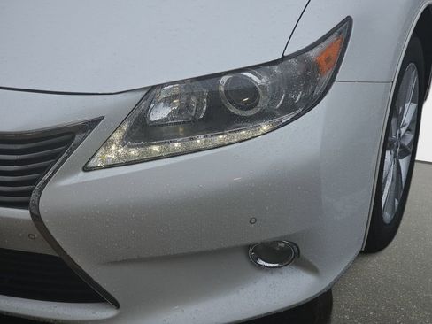 Used 2014 Lexus ES 300h 300h w/ Premium Package w/Bamboo Trim image 38