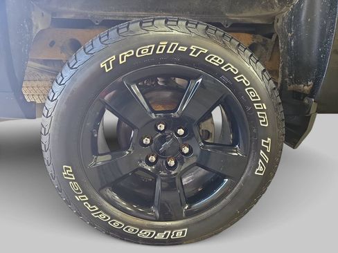 Used 2018 Chevrolet Silverado 1500 Custom w/ Custom Value Package AWD/4WD image 35