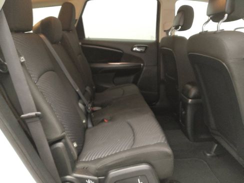 Used 2015 Dodge Journey SXT w/ Flexible Seating Group image 19