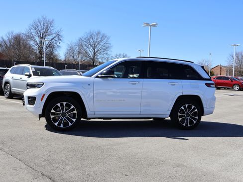 Used 2022 Jeep Grand Cherokee Overland w/ Advanced Protech Group III image 4