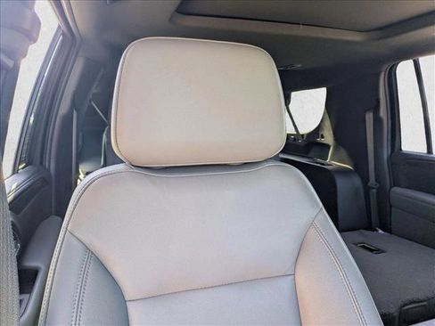 Used 2021 Chevrolet Suburban Z71 w/ Z71 Signature Package AWD/4WD image 14