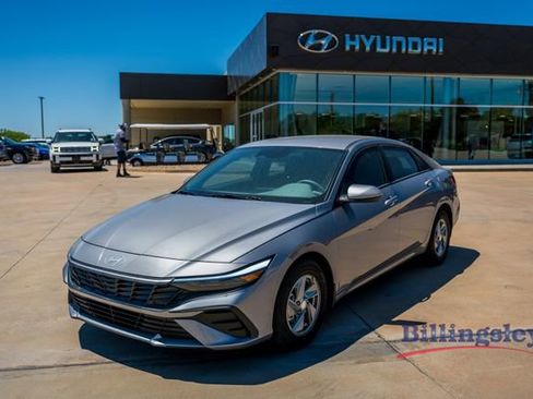 Used 2026 Hyundai Elantra SE FWD image 1