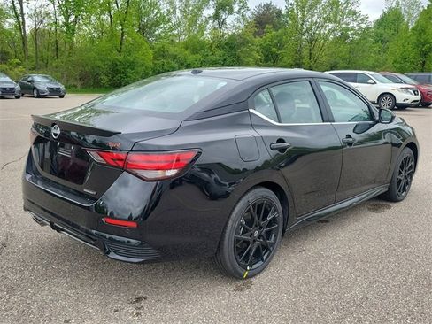 New 2025 Nissan Sentra SR w/ Midnight Edition image 4