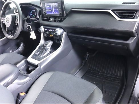 Used 2021 Toyota RAV4 LE AWD/4WD image 37