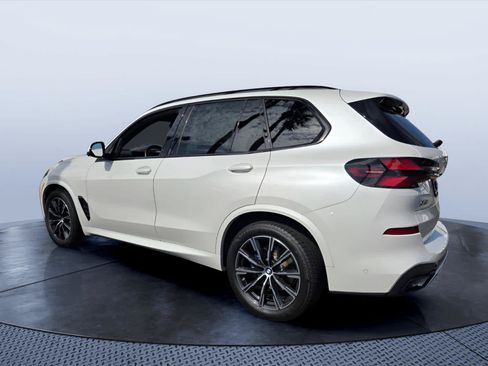Used 2024 BMW X5 xDrive40i w/ M Sport Package AWD/4WD image 4