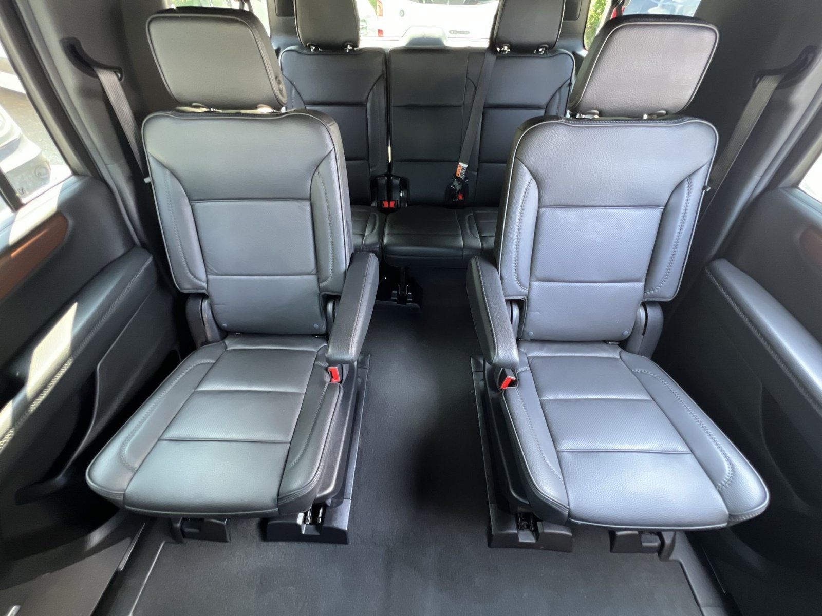 Used 2025 GMC Yukon XL Denali AWD/4WD image 15