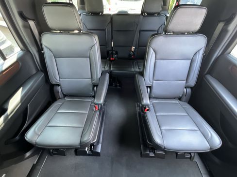 Used 2025 GMC Yukon XL Denali AWD/4WD image 15