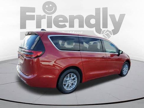 New 2026 Chrysler Pacifica Select image 5