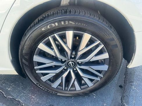 Used 2025 Nissan Altima 2.5 SV FWD image 11