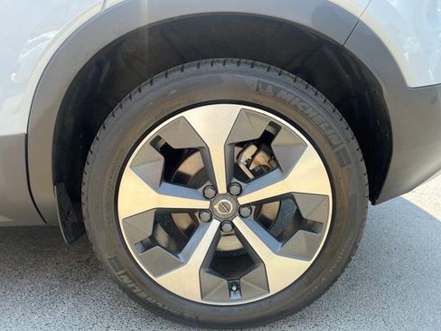 Used 2024 Volvo XC40 B5 Plus AWD/4WD image 24