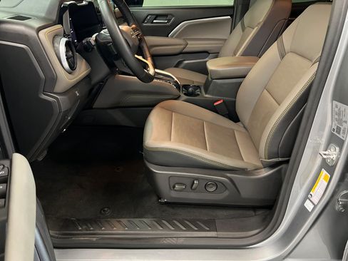 Used 2026 Chevrolet Colorado ZR2 w/ Technology Package AWD/4WD image 19