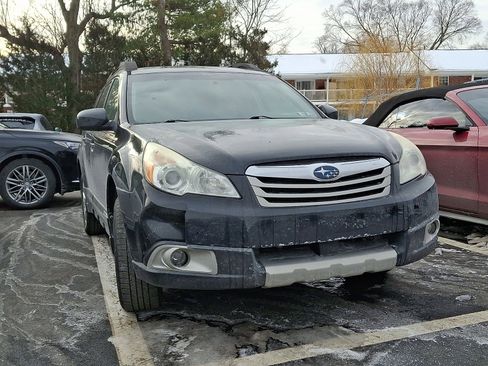 Used 2011 Subaru Outback 2.5i Limited image 3