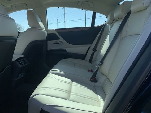 Used 2025 Lexus ES 350 Ultra Luxury image 32