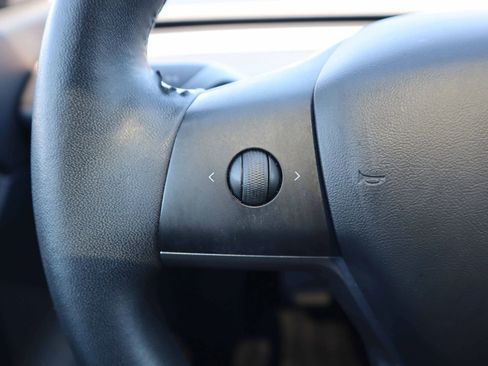 Used 2020 Tesla Model Y Long Range image 15