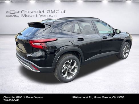 Used 2024 Chevrolet Trax LT image 5