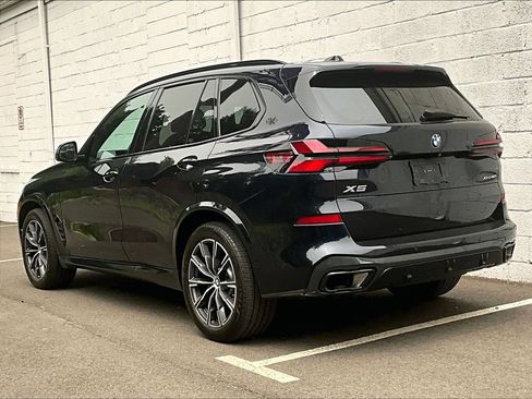 Used 2024 BMW X5 xDrive40i w/ M Sport Package AWD/4WD image 3