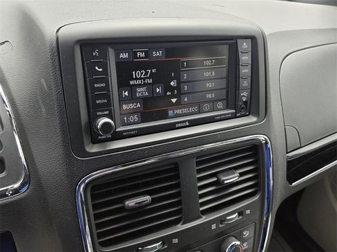 Used 2018 Dodge Grand Caravan SXT image 20