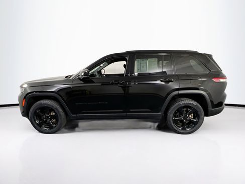Used 2023 Jeep Grand Cherokee Altitude image 8