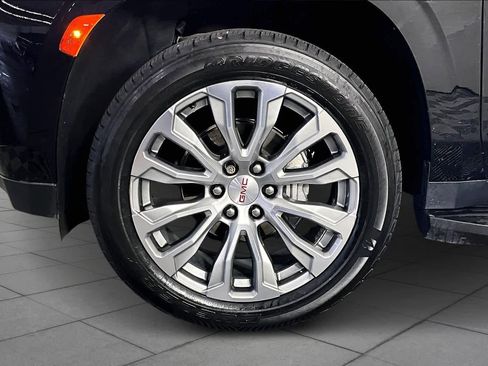 Used 2021 GMC Yukon XL Denali w/ LPO, Illumination Package image 11