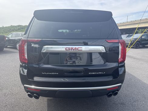 Used 2022 GMC Yukon XL Denali w/ Advanced Technology Package AWD/4WD image 4