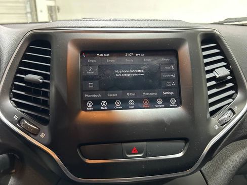 Used 2019 Jeep Cherokee Latitude w/ Popular Appearance Group FWD image 19