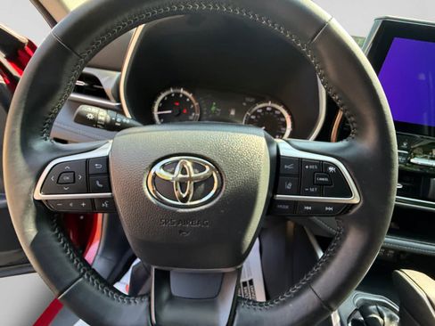 Used 2025 Toyota Highlander XLE AWD/4WD image 20