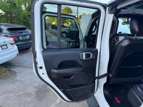 Used 2018 Jeep Wrangler Unlimited Sahara w/ LED Lighting Group AWD/4WD image 40