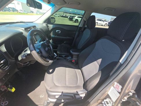 Used 2018 Kia Soul + FWD image 8