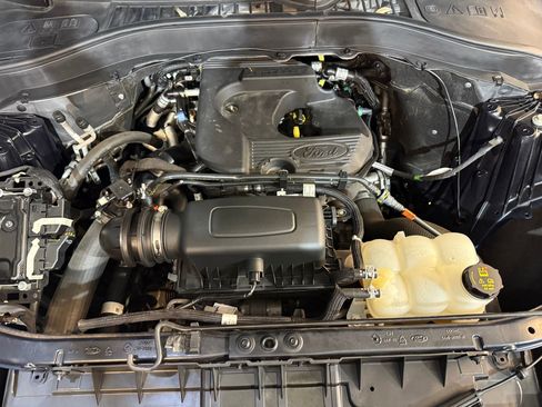 Used 2020 Ford Explorer XLT image 49