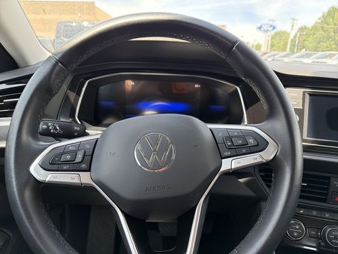 Used 2023 Volkswagen Jetta SE FWD image 12