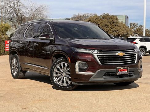 Used 2023 Chevrolet Traverse Premier image 2