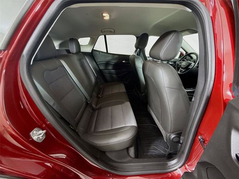 Used 2024 Chevrolet Trax LT w/ Driver Confidence Package FWD image 18