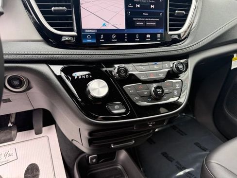 New 2027 Chrysler Pacifica Select w/ Family Tech Group FWD image 18