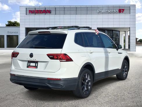 Used 2022 Volkswagen Tiguan SE w/ Panoramic Sunroof Package FWD image 6