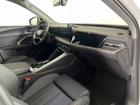 Used 2025 Audi Q5 Premium Plus w/ Premium Plus AWD/4WD image 11