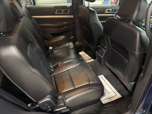 Used 2016 Ford Explorer XLT w/ Equipment Group 202A image 6