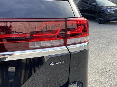 Used 2025 Volkswagen Atlas SE image 33